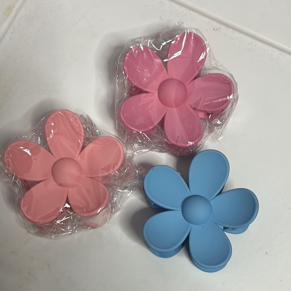Accessories - Flower-Shaped Hair Clips